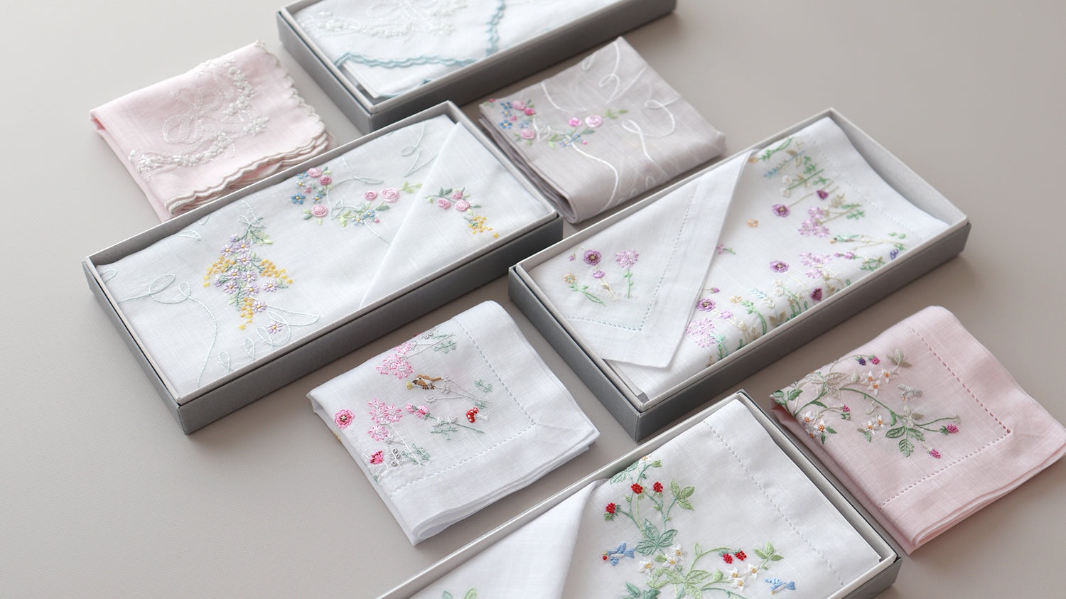 8月7日より、手仕事の贅を尽くしたベトナム手刺繍のハンカチーフを発売
