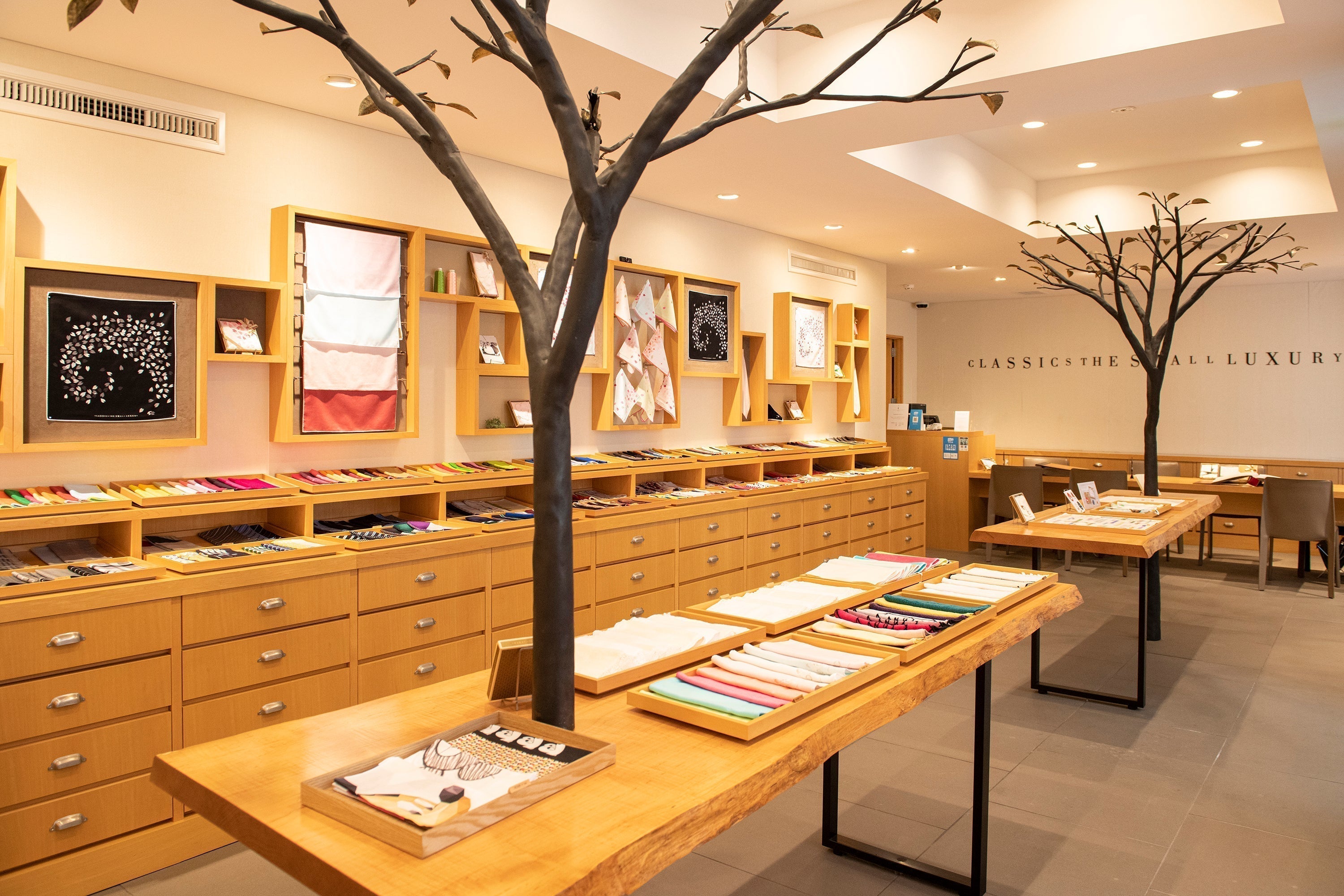 【日本橋人形町店】3月13日(金)~3月28日(土) オールドコレクションハンカチーフ 展示のご案内