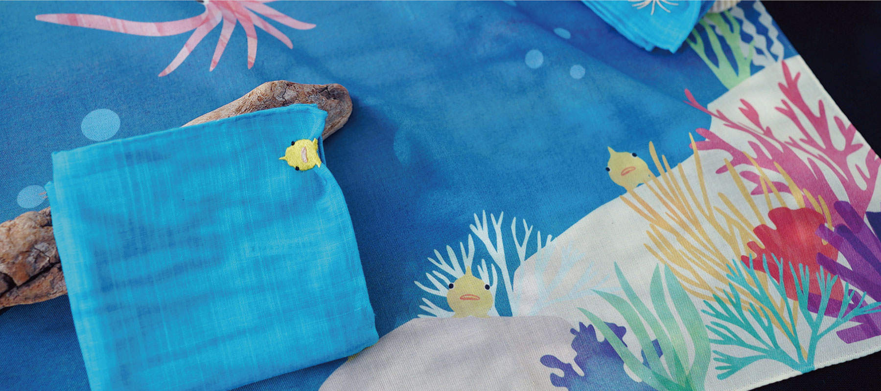 7月3日(月)より、ダイオウイカやメンダコなど 深海魚をモチーフにしたハンカチーフを発売