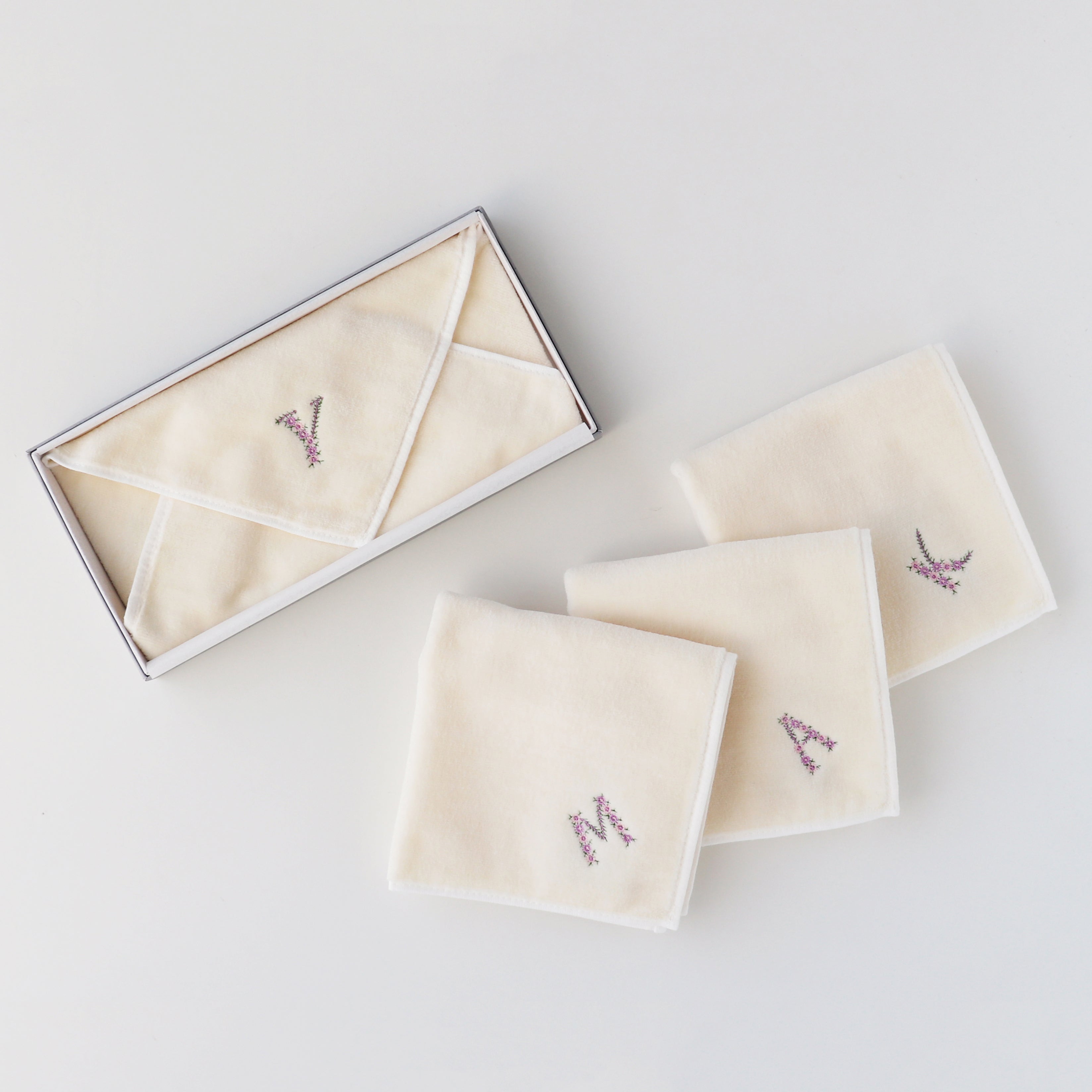 イニシャル刺繍入り