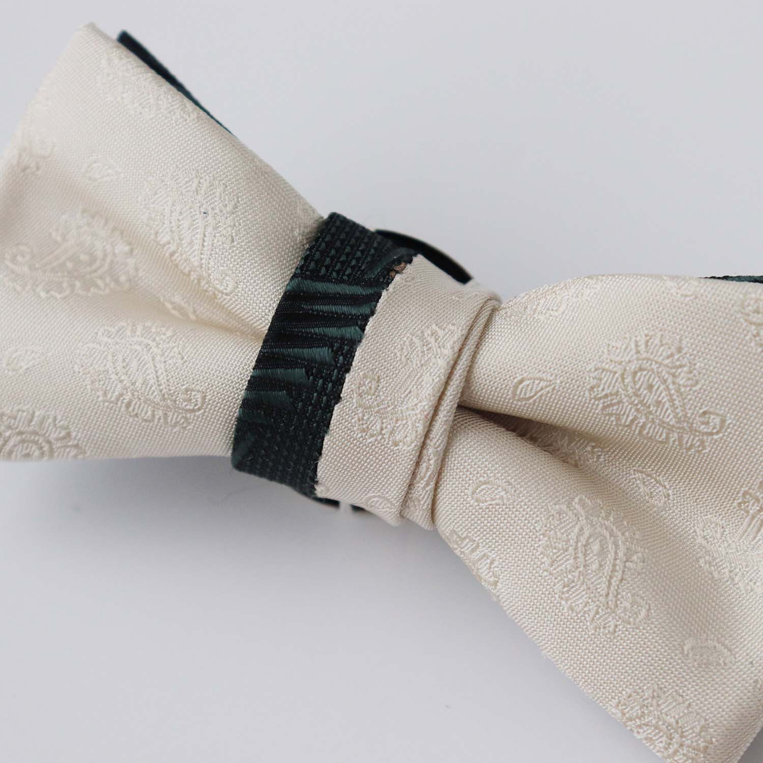 re-edit bow tie clip paisley (white)