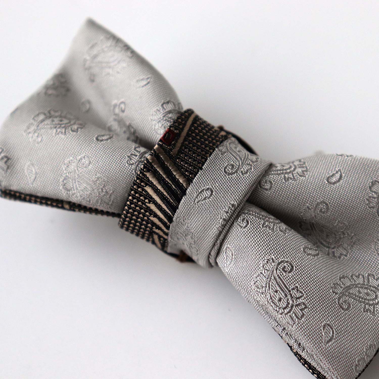 Re-edit Bow Tie-shaped Clip Released in October 2025