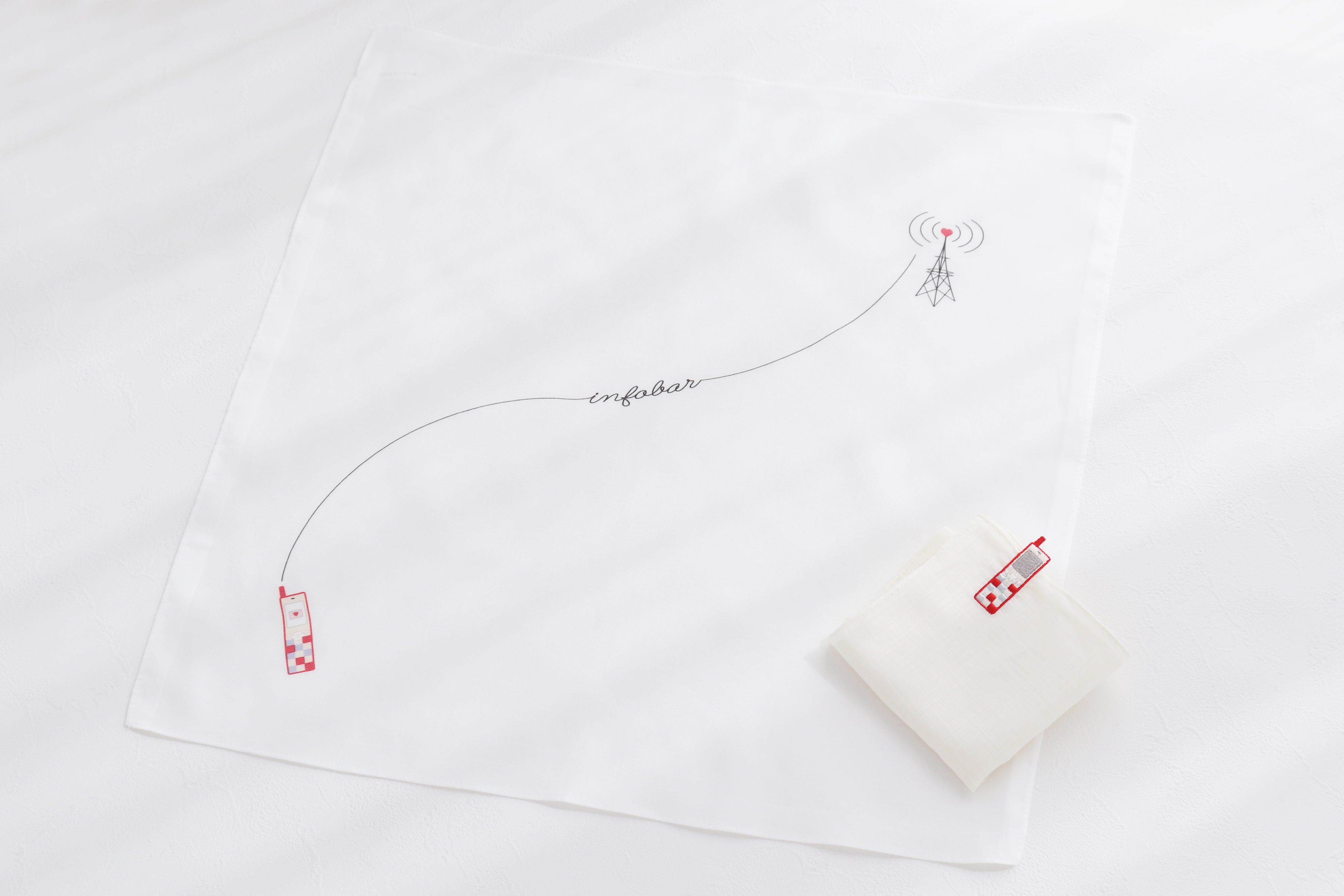 はみだし刺繍 INFOBAR