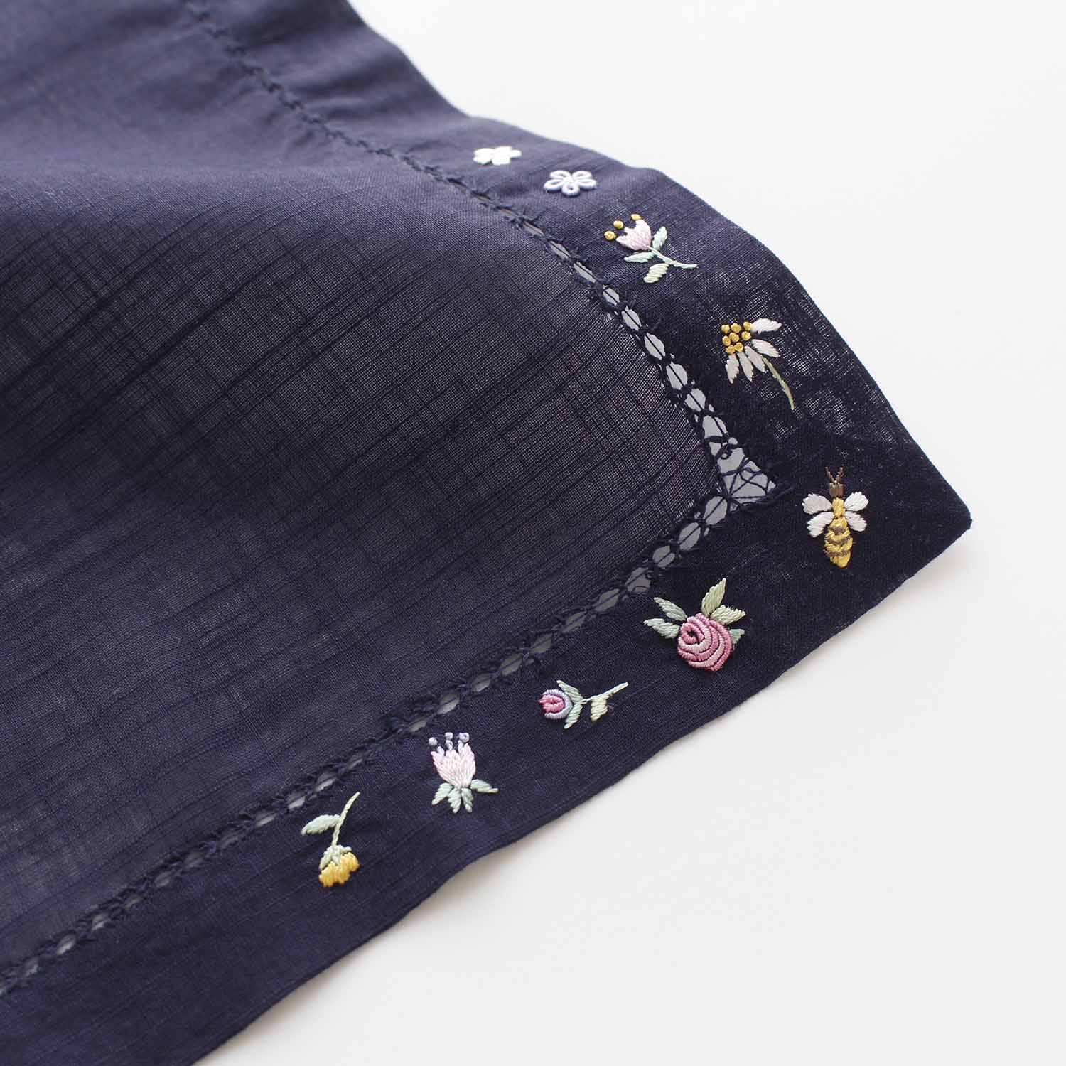 ベトナム手刺繍 ハンカチ small lucky motif