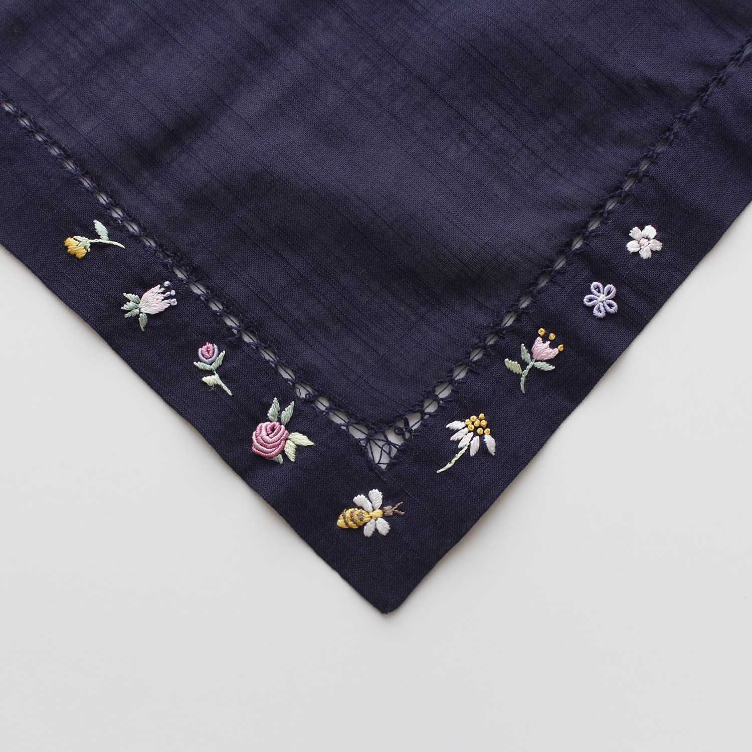 ベトナム手刺繍 ハンカチ small lucky motif