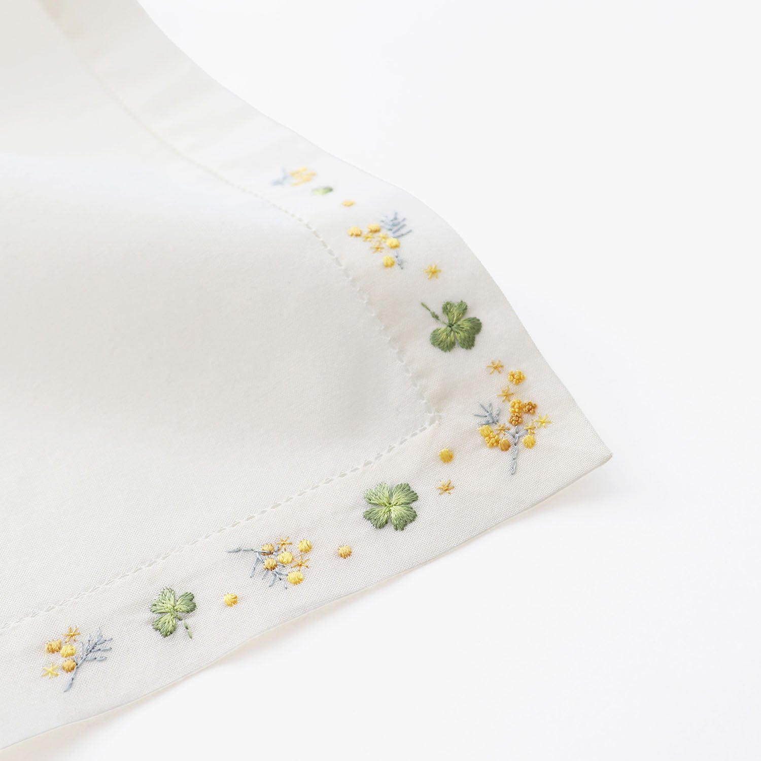 ベトナム手刺繍 Lucky mimosa