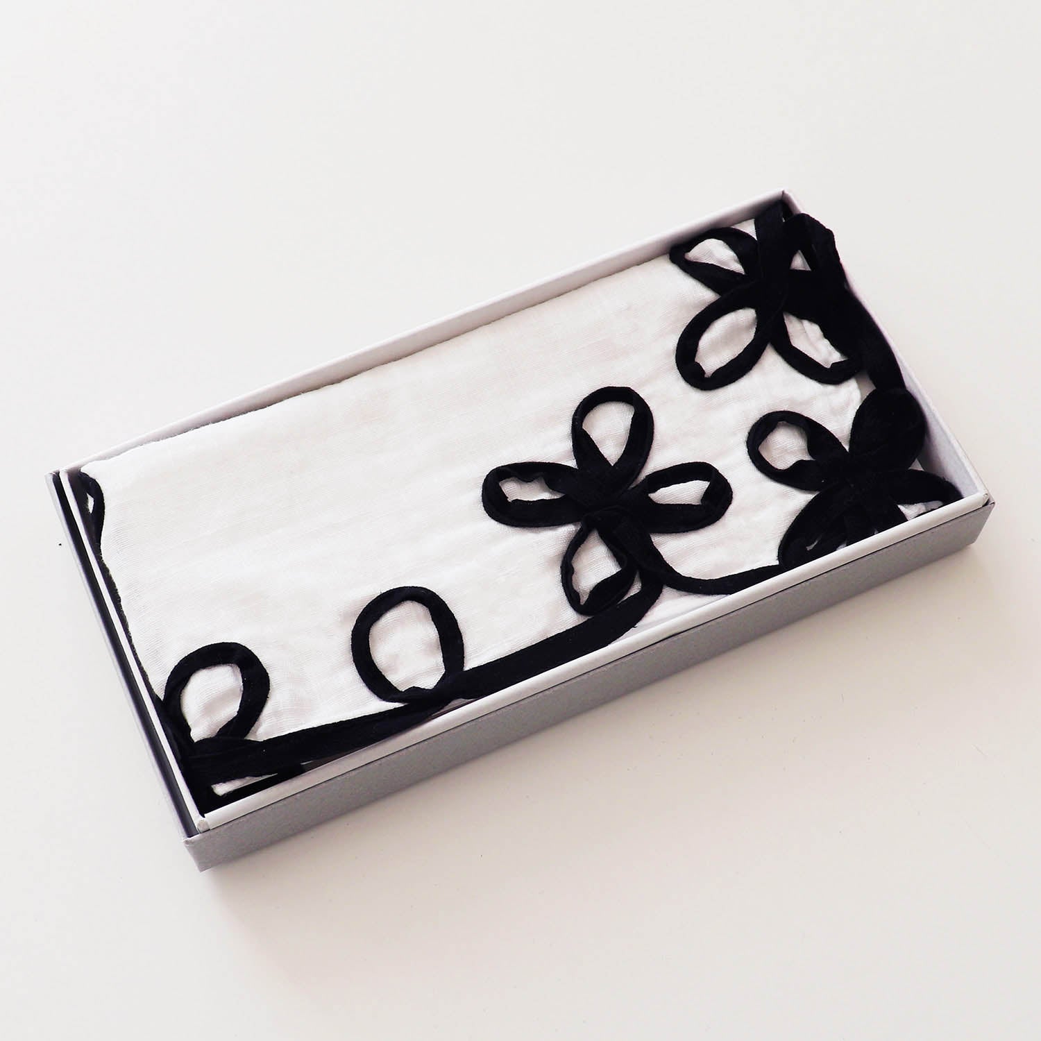 clover line「frillia(フリリア)シリーズ」【立体ハンカチ】