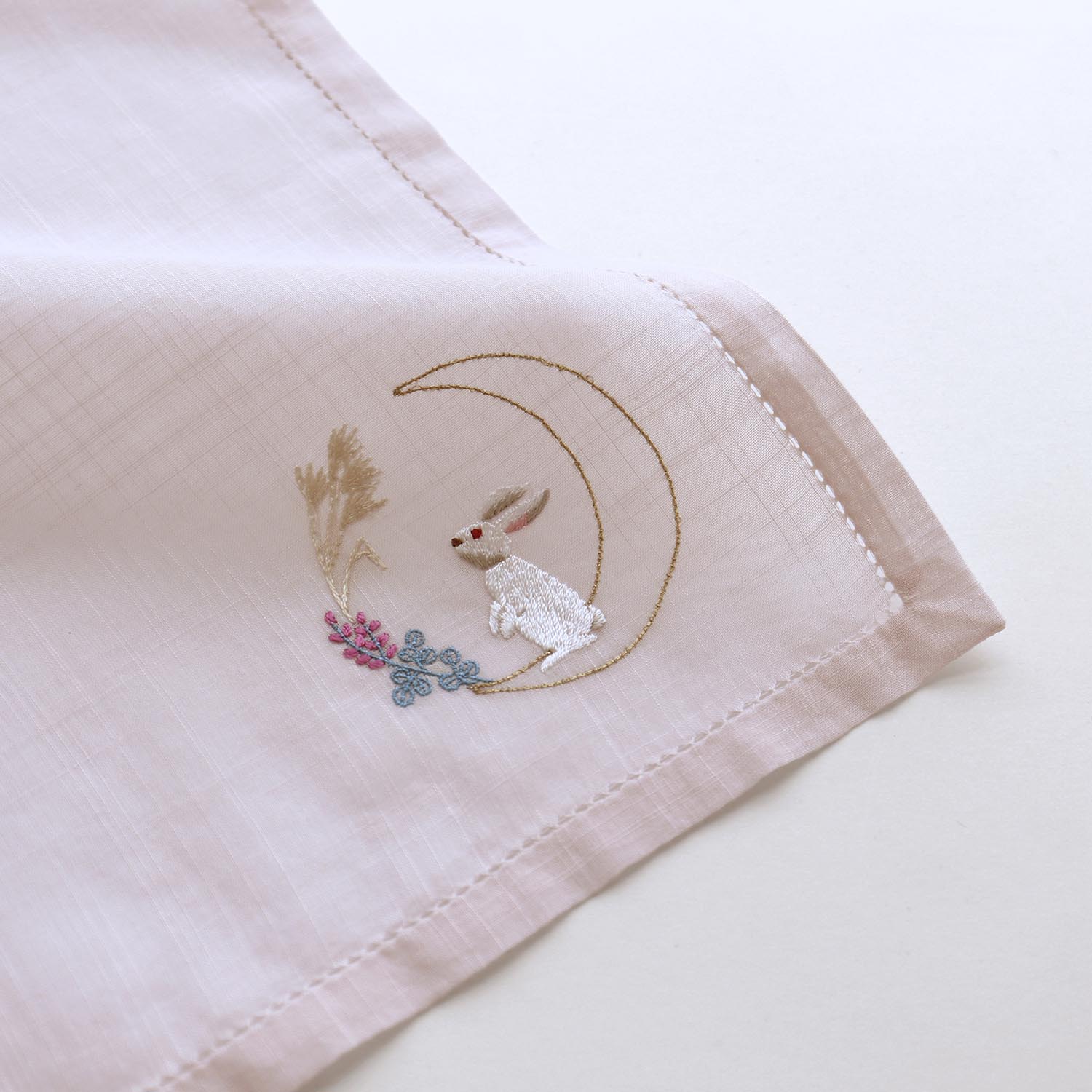 ベトナム手刺繍 ハンカチ 月うさぎ