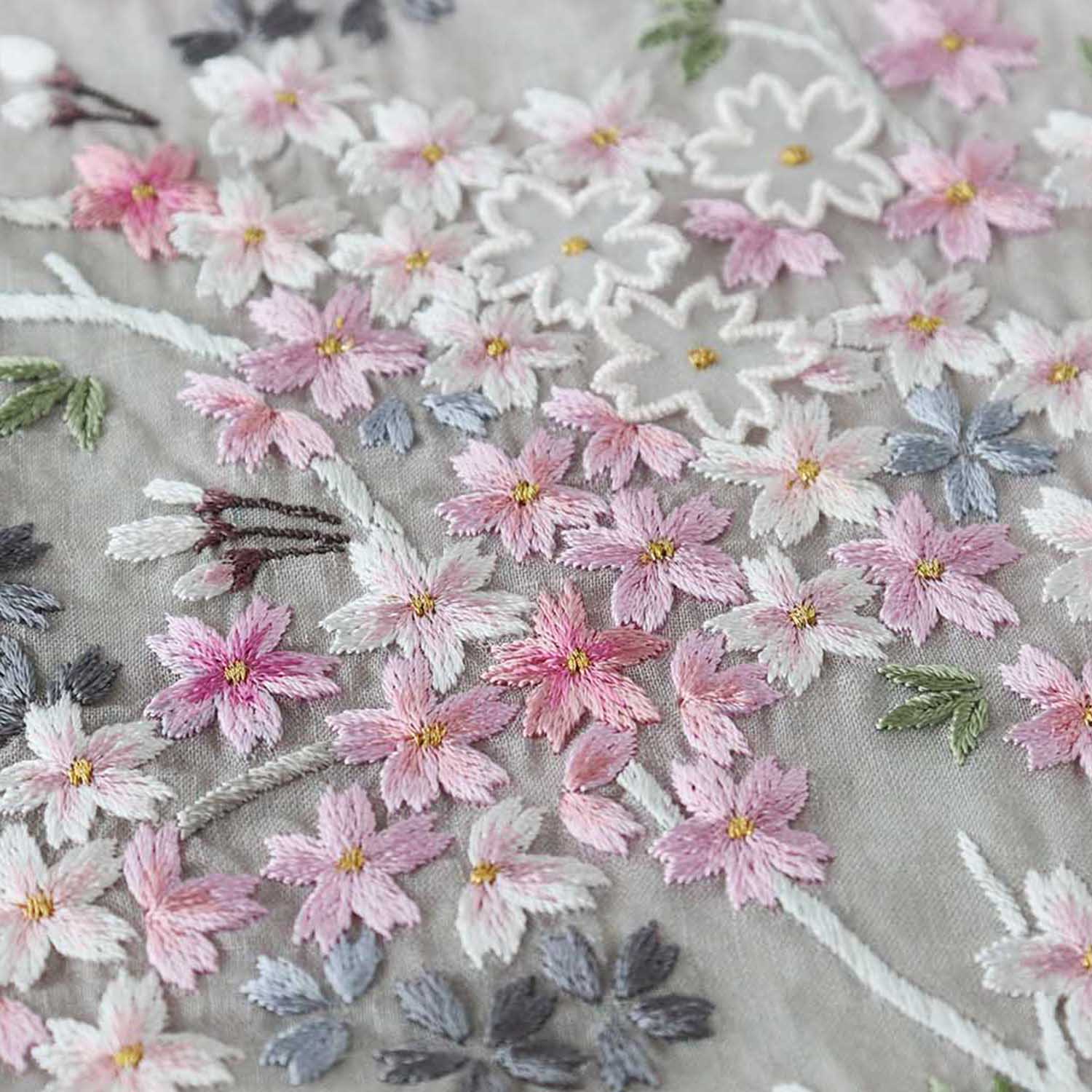 【受注生産】宇野千代コラボハンカチ 桜 ベトナム手刺繍