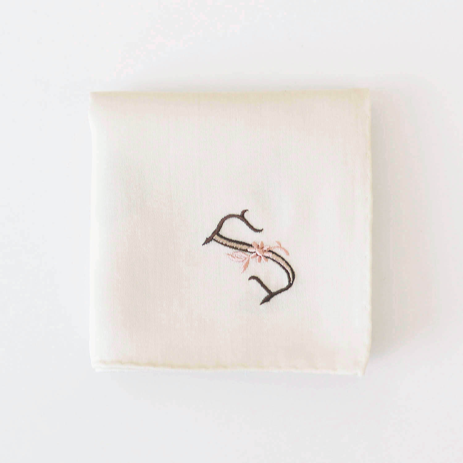 イニシャル刺繍が選べる！薔薇刺繍のハンカチ