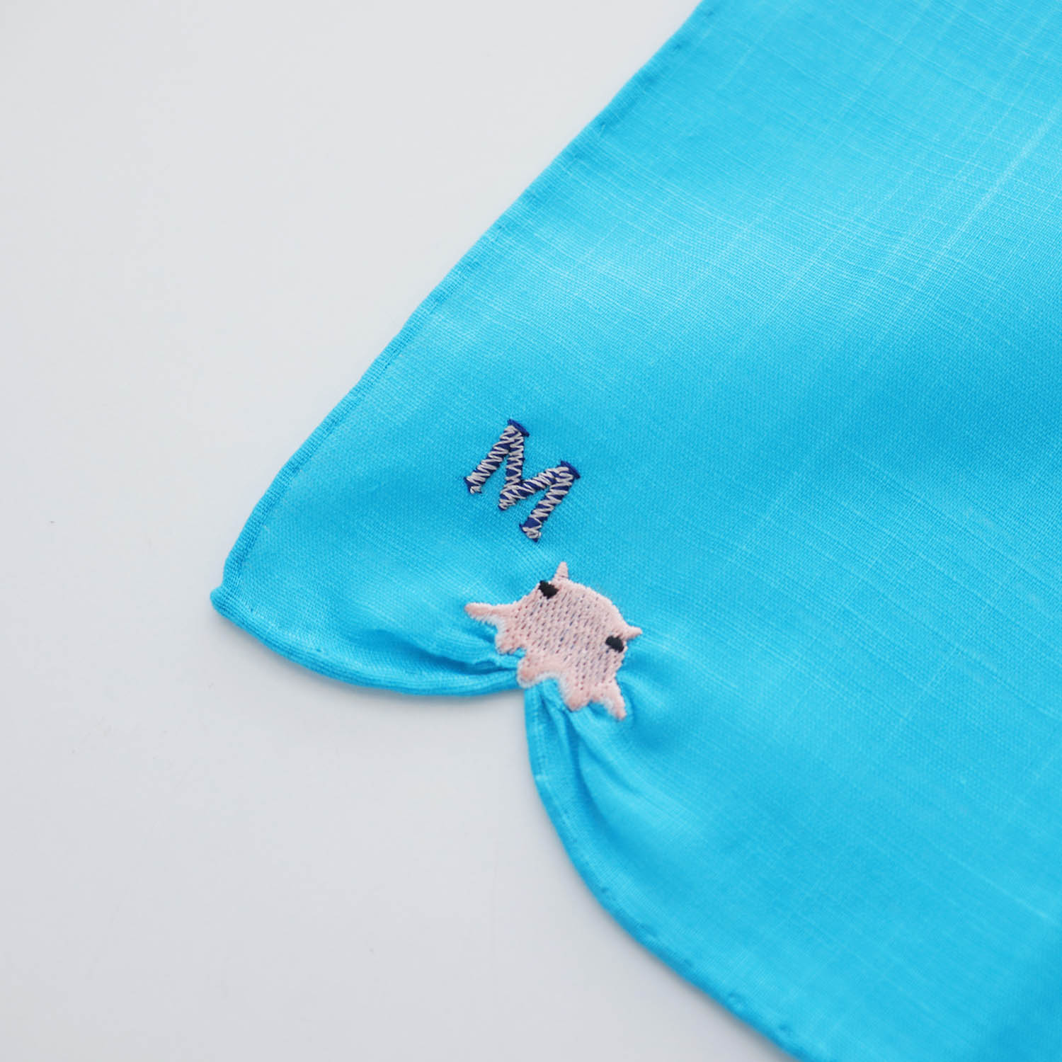 イニシャル刺繍が選べる！ HIKKOMI ハンカチ  deep sea world   メンダコ　【ひっこみシリーズ】