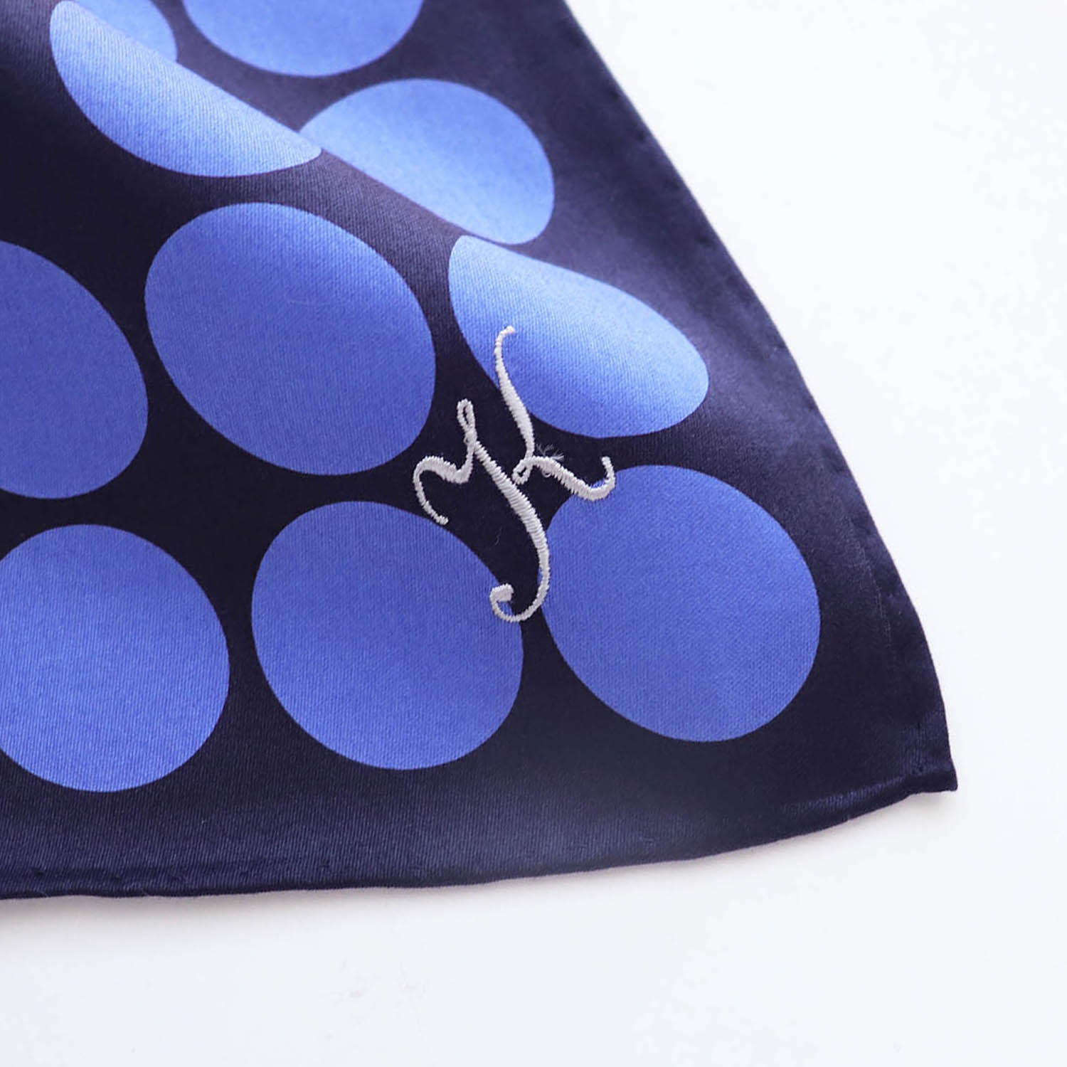 イニシャル刺繍が選べる！ ドット・グラデーション