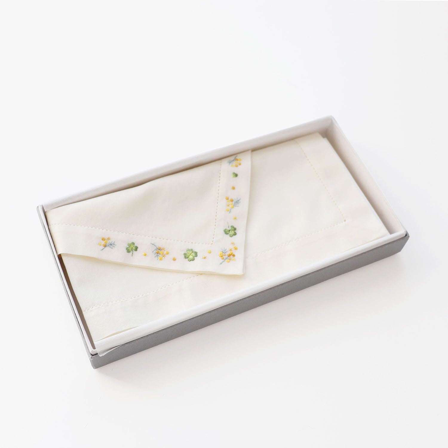 ベトナム手刺繍 Lucky mimosa