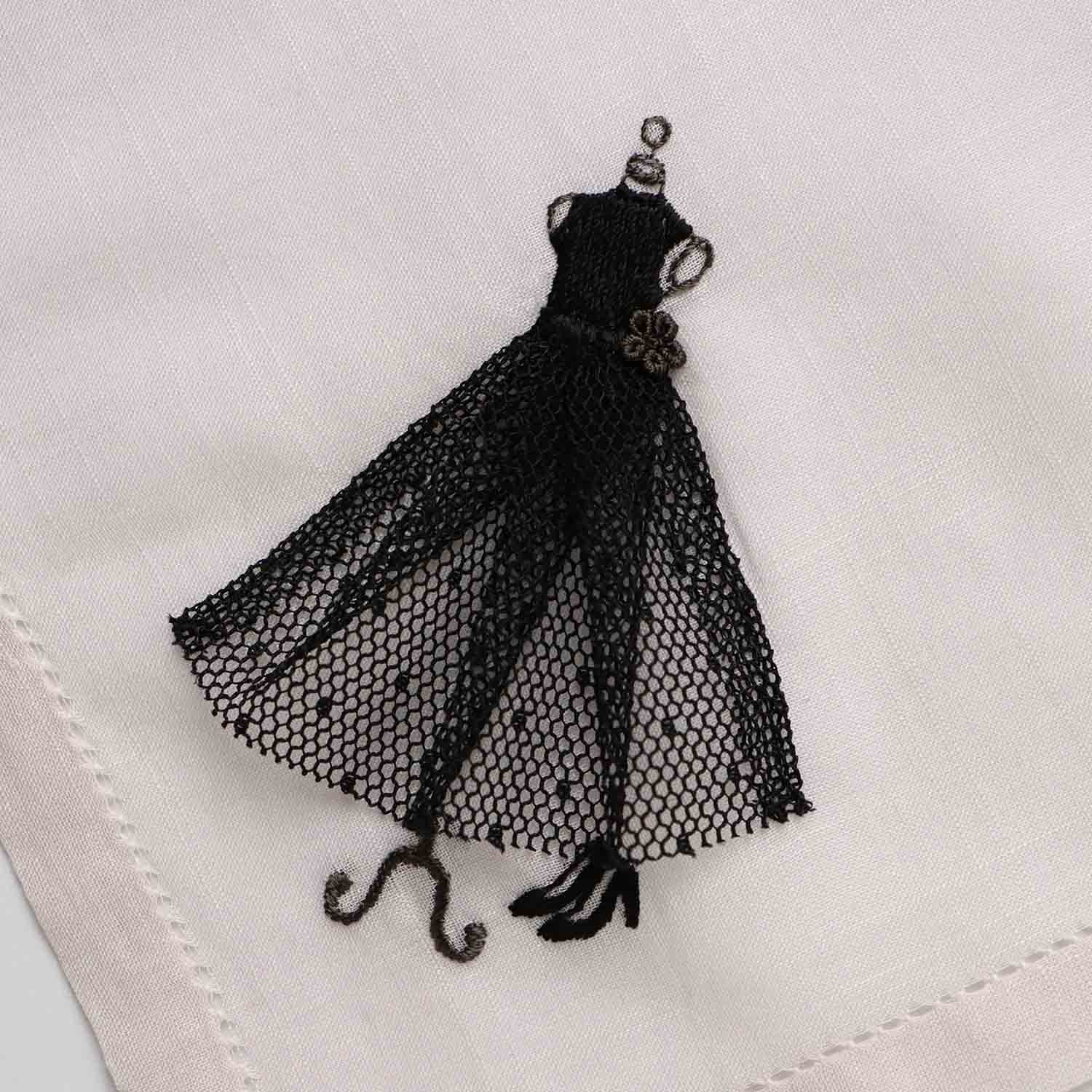 ベトナム手刺繍 Tulle dress