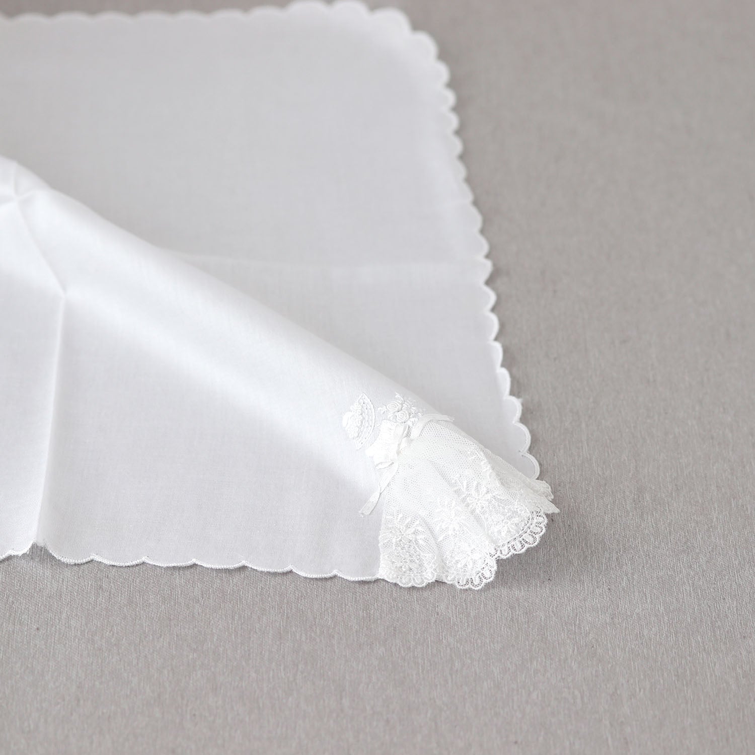 White Dress [Bridal Handkerchief] Hand Embroidery in Vietnam
