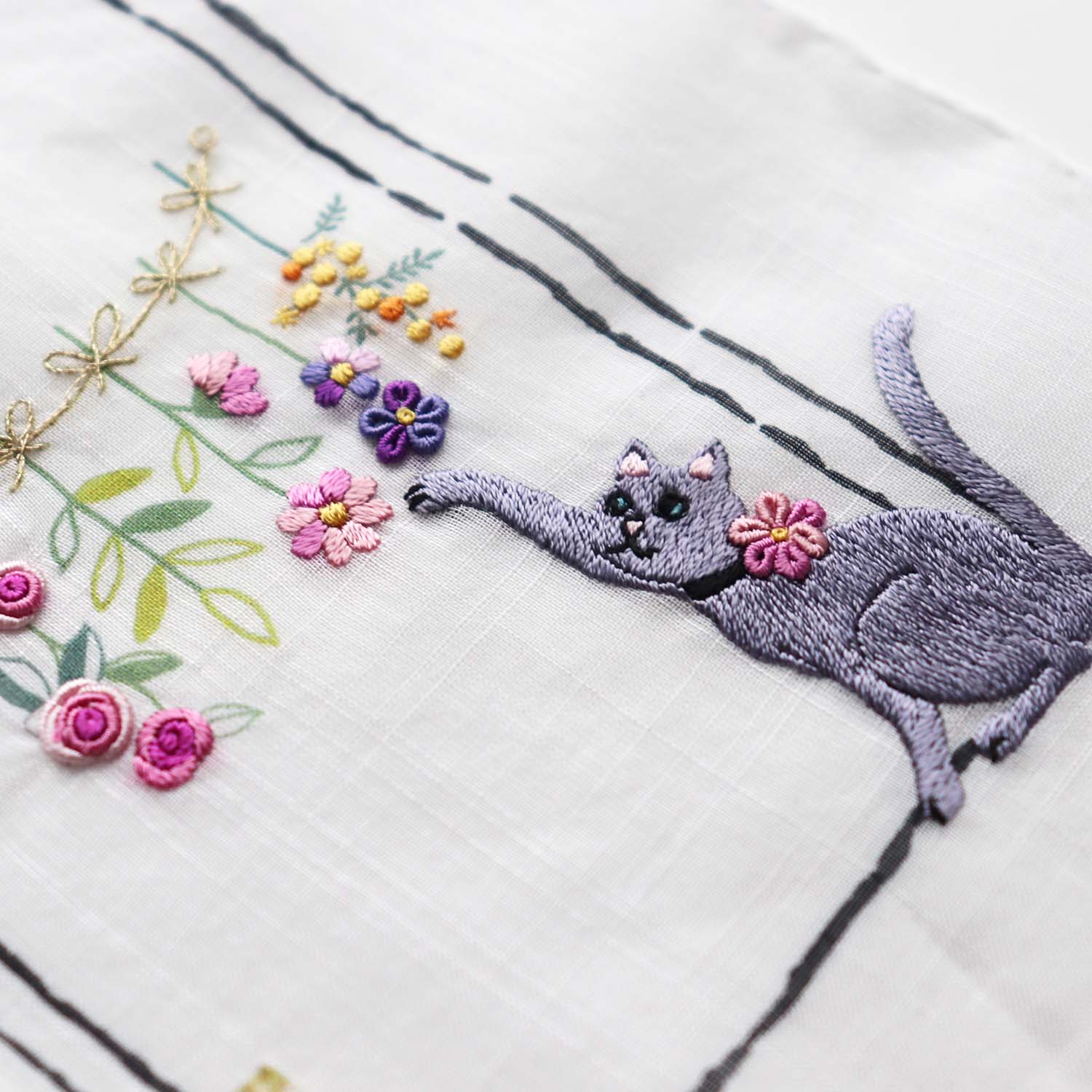 キャットハウス ベトナム手刺繍ハンカチ
