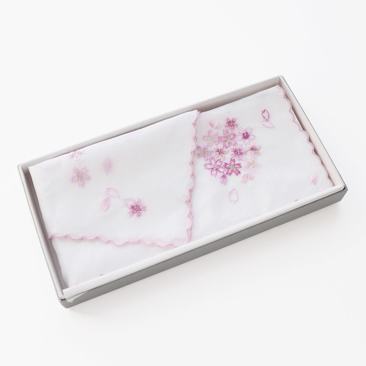 ベトナム手刺繍　桜くす玉