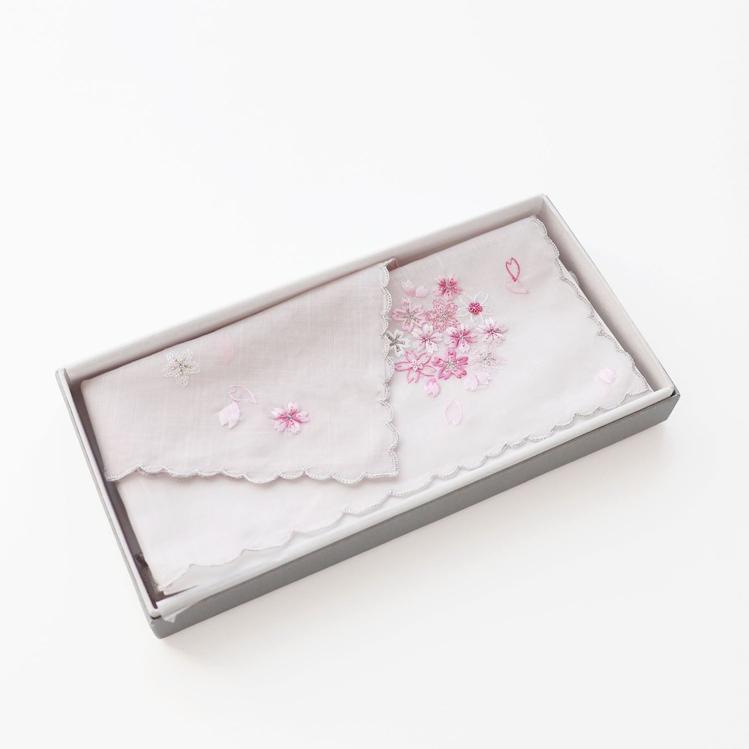 ベトナム手刺繍　桜くす玉