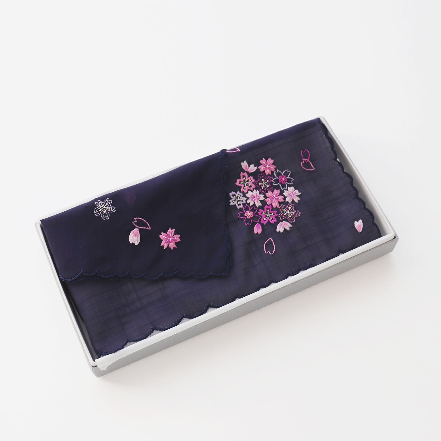 ベトナム手刺繍　桜くす玉