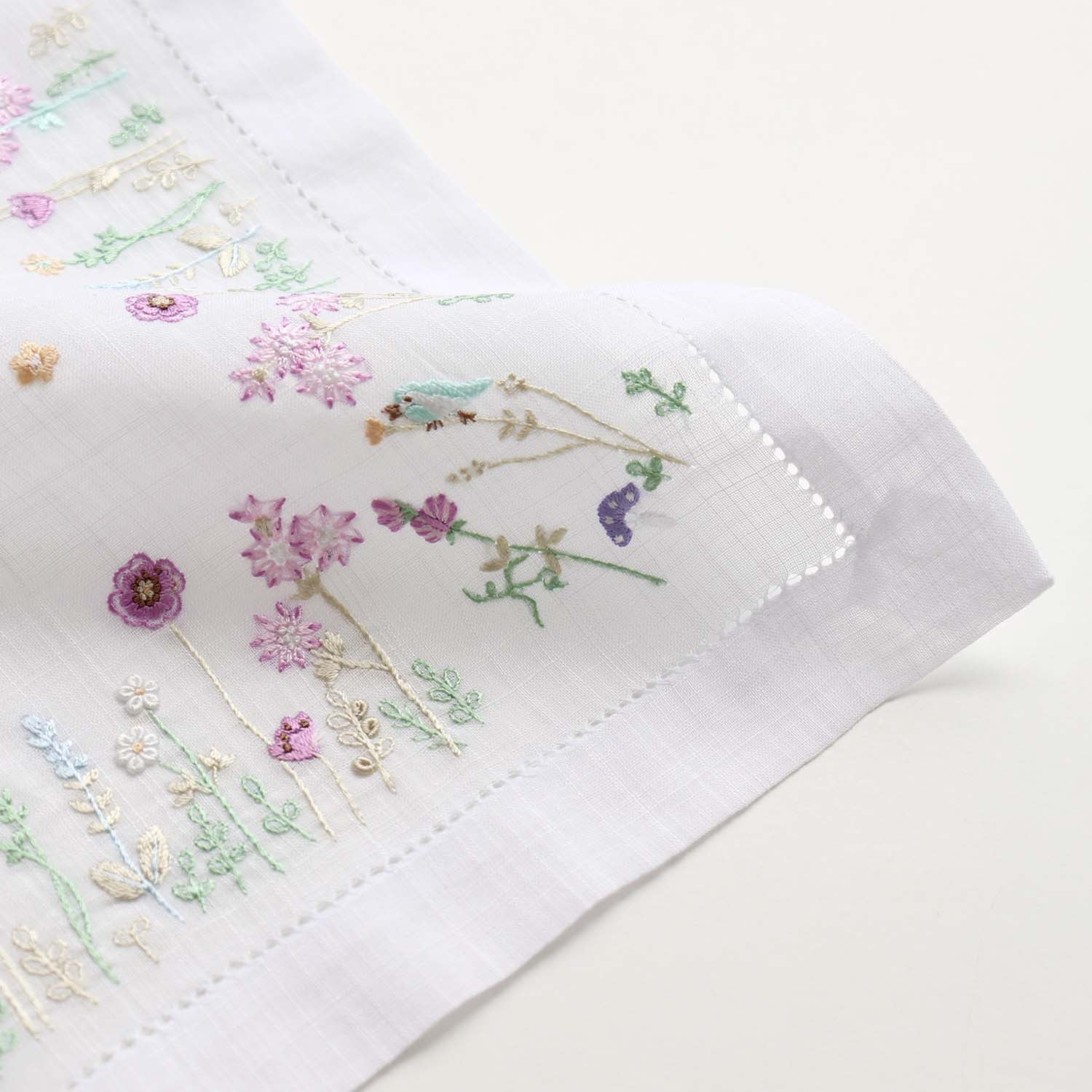 Vietnamese hand-embroidered handkerchief Jardin de Fleurs