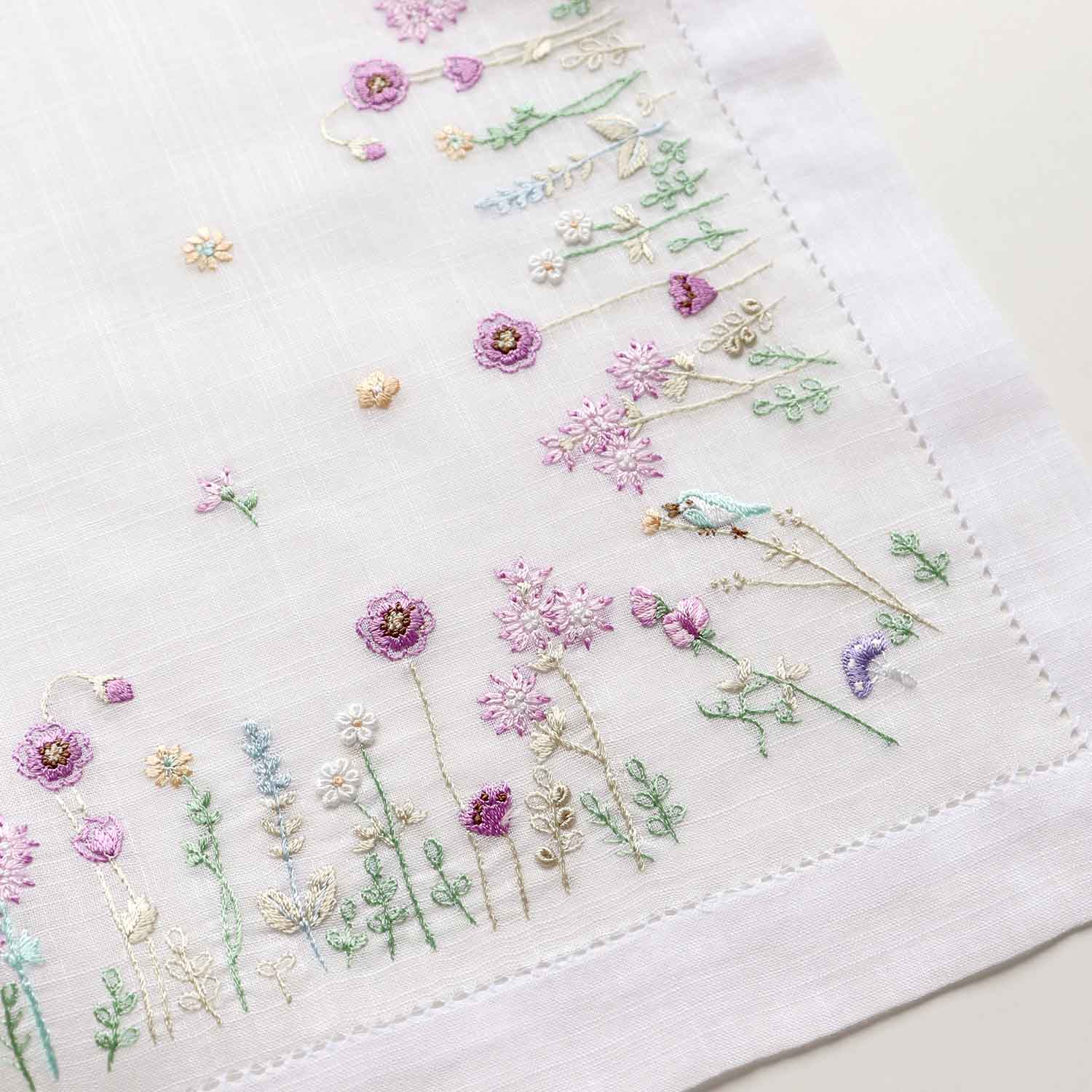 Vietnamese hand-embroidered handkerchief Jardin de Fleurs