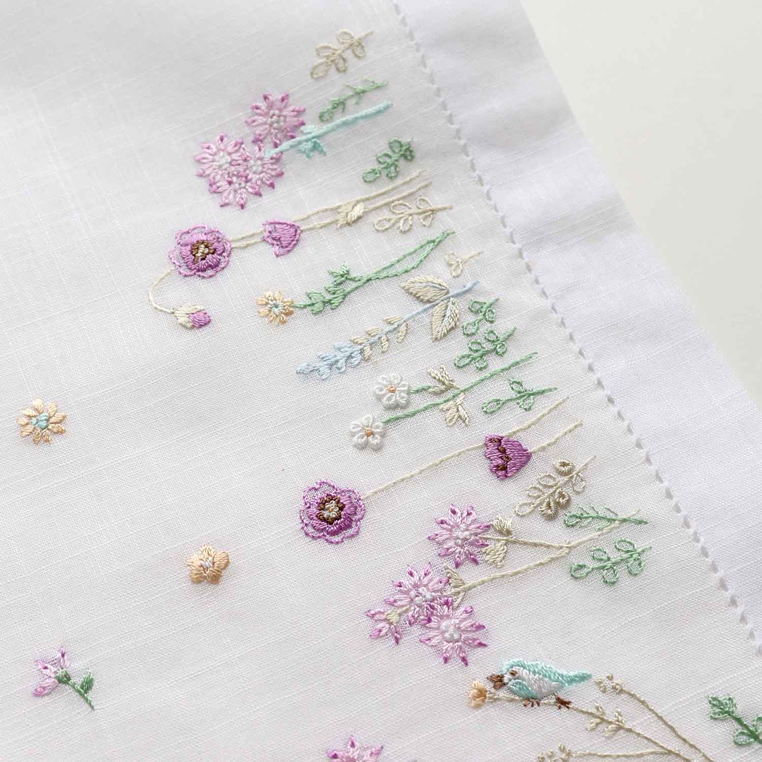 Vietnamese hand-embroidered handkerchief Jardin de Fleurs