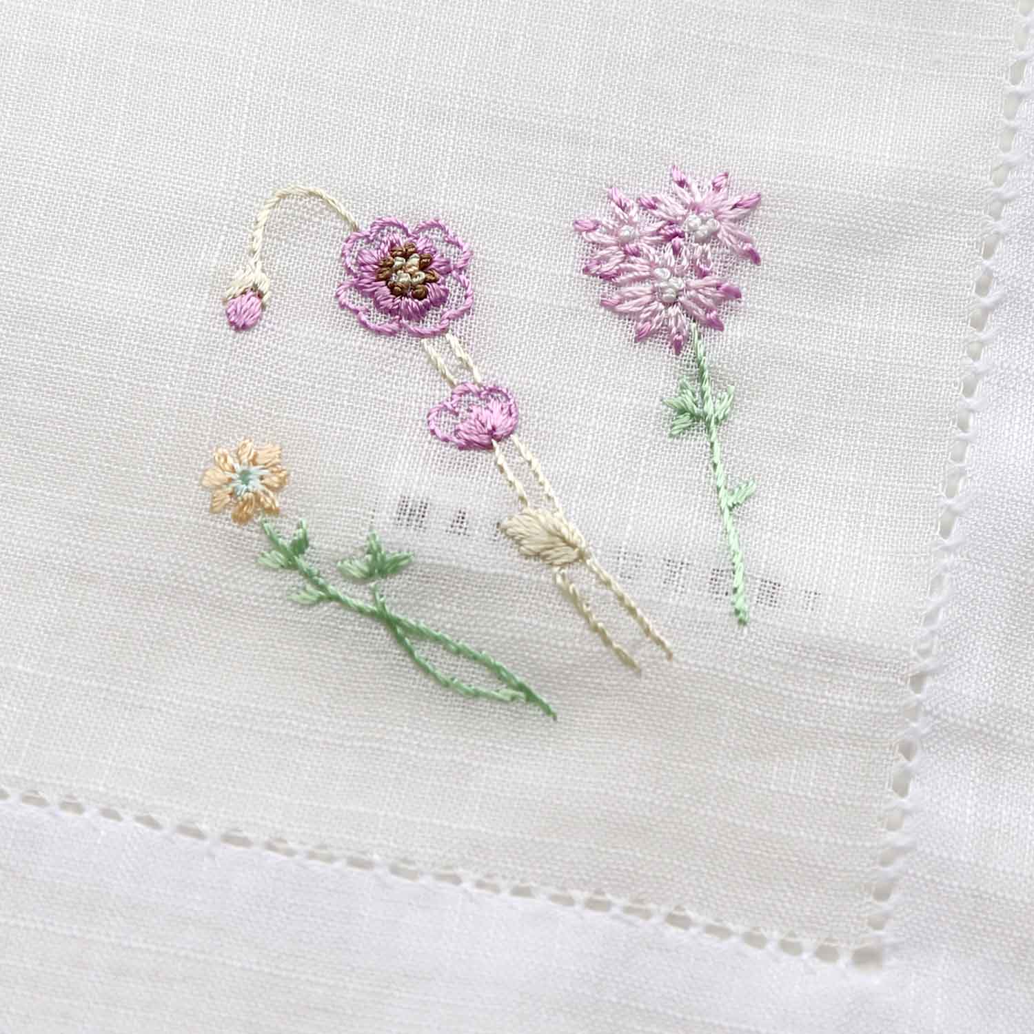 Vietnamese hand-embroidered handkerchief Jardin de Fleurs