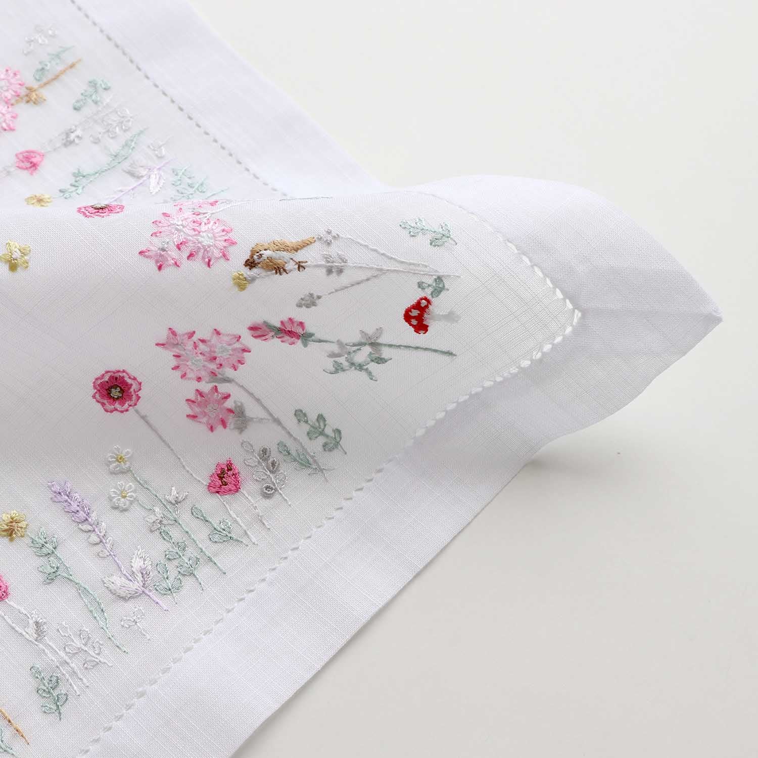 Vietnamese hand-embroidered handkerchief Jardin de Fleurs