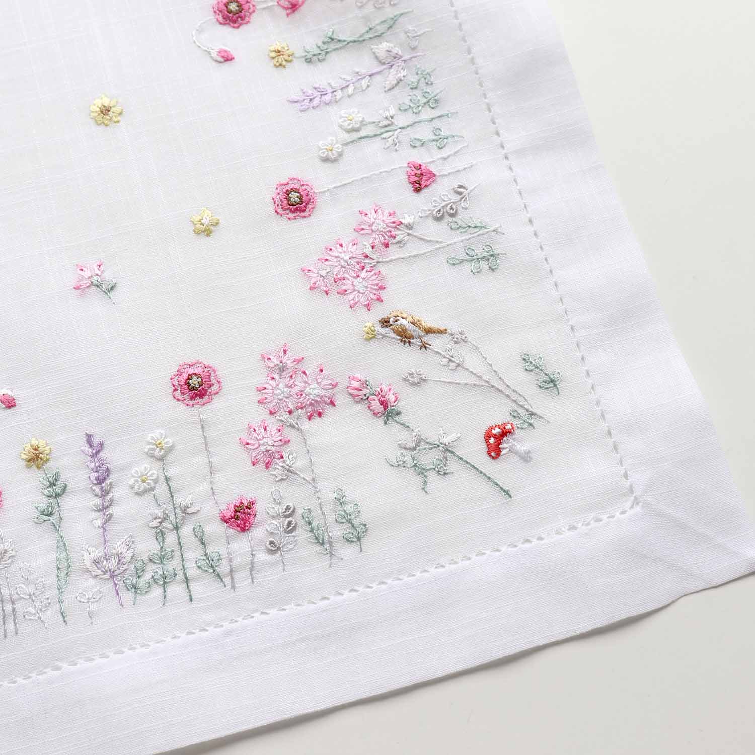 Vietnamese hand-embroidered handkerchief Jardin de Fleurs