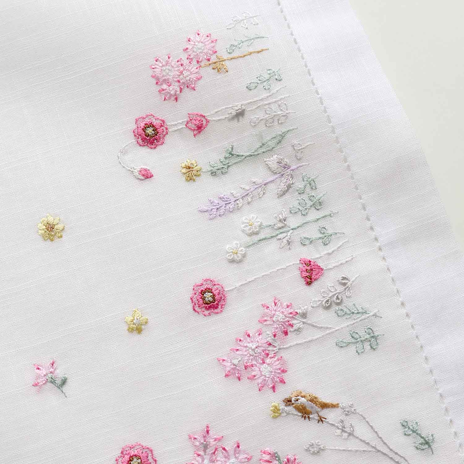 Vietnamese hand-embroidered handkerchief Jardin de Fleurs