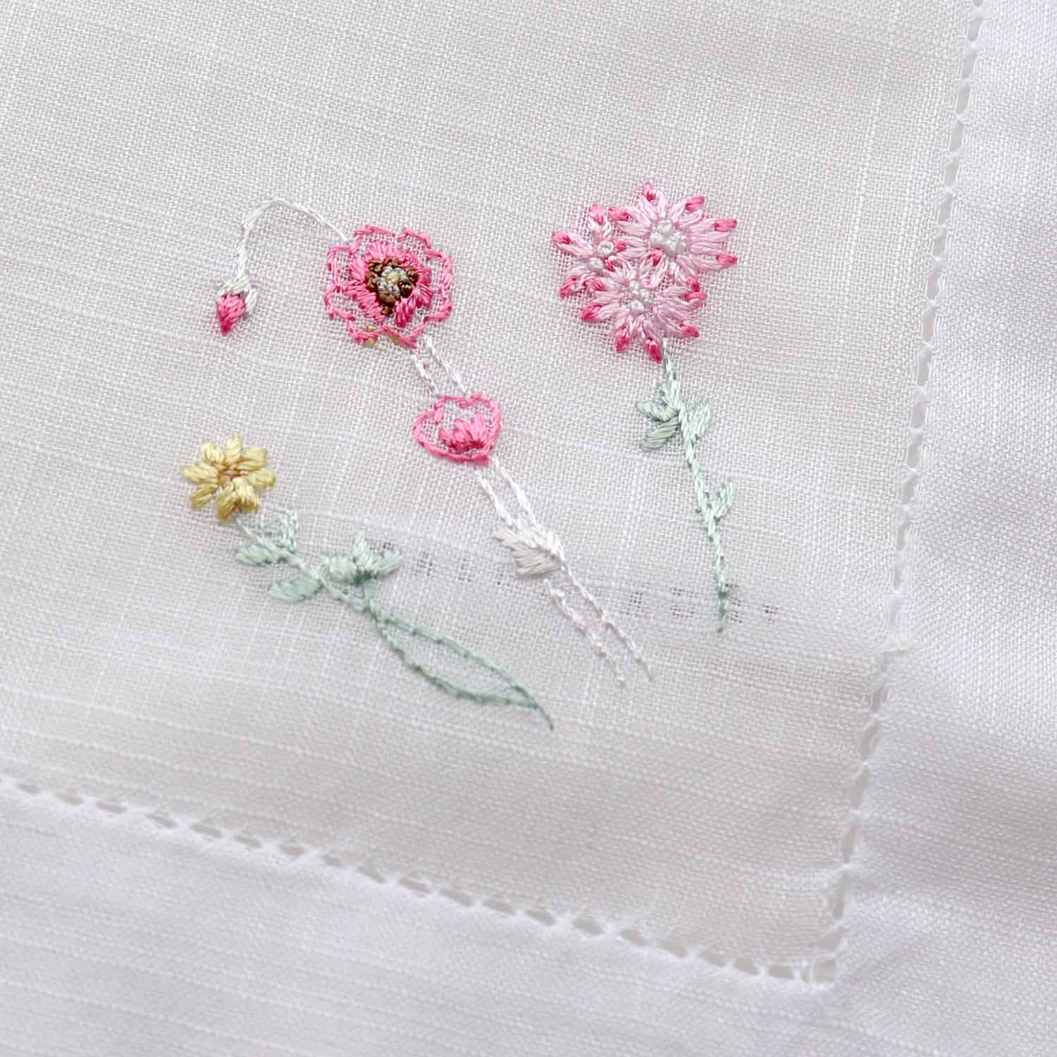 Vietnamese hand-embroidered handkerchief Jardin de Fleurs