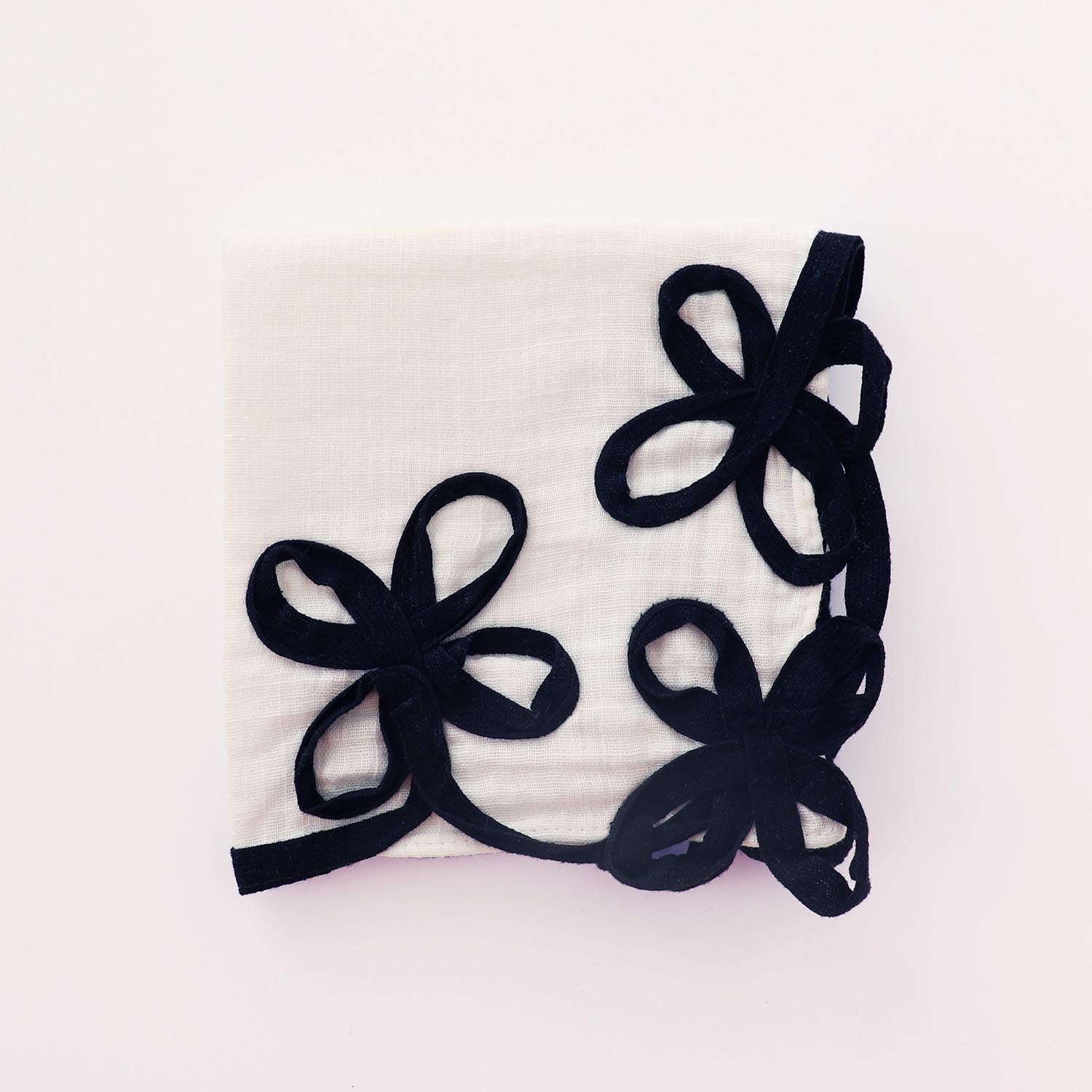 clover line「frillia(フリリア)シリーズ」【立体ハンカチ】