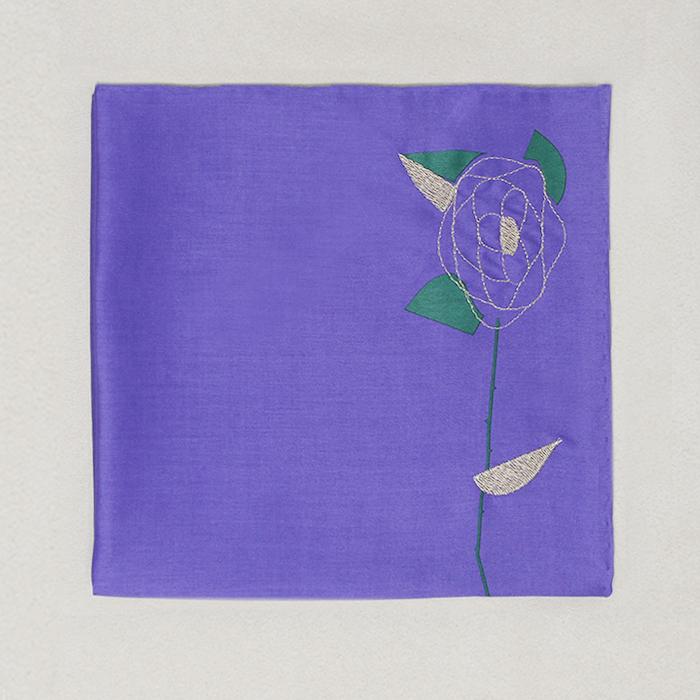 薔薇刺繍のハンカチ（ブルー） - CLASSICS the Small Luxury