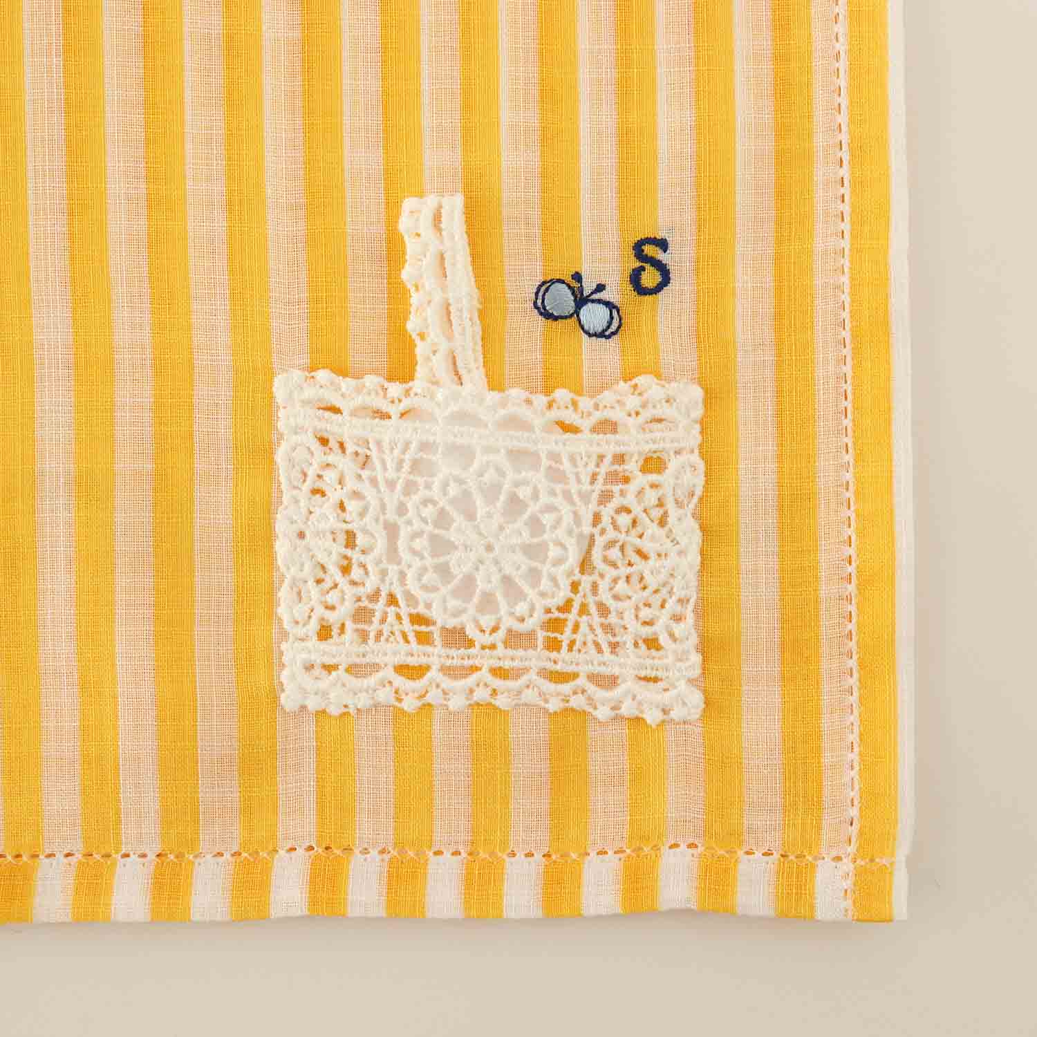 Sachet handkerchief with embroidered motif