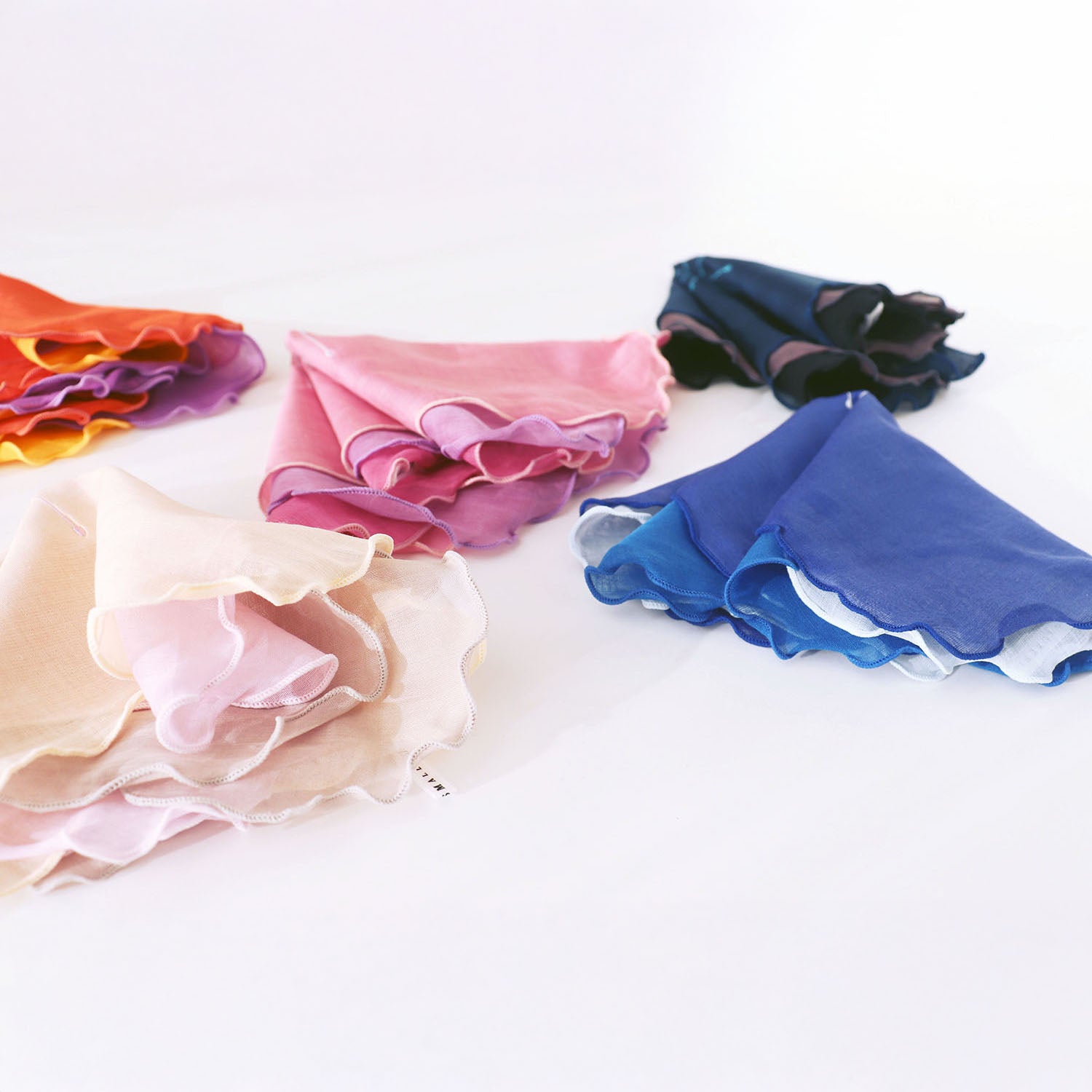 KASANEIRO -重ね色-「frillia(フリリア)シリーズ」【立体ハンカチ】