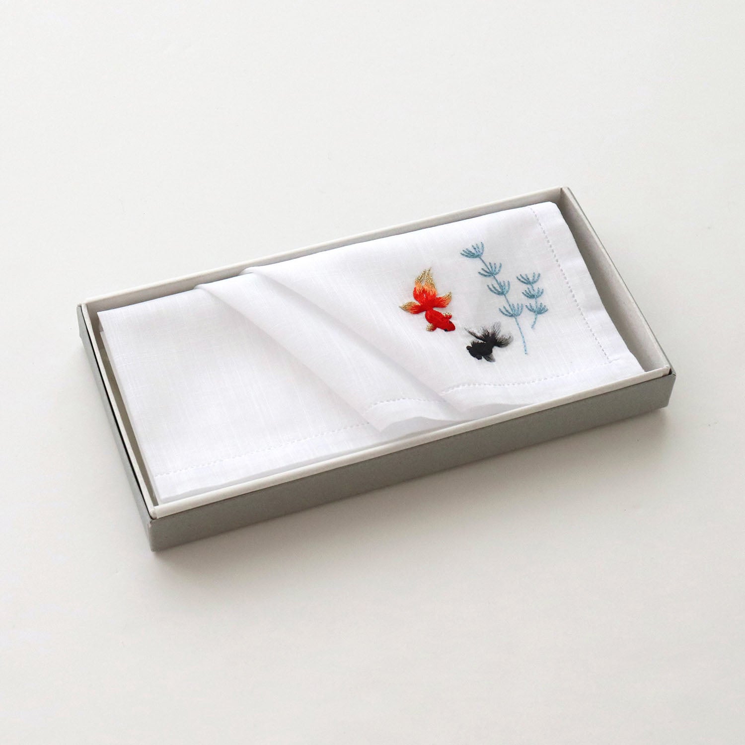 ベトナム手刺繍 ハンカチ 金魚