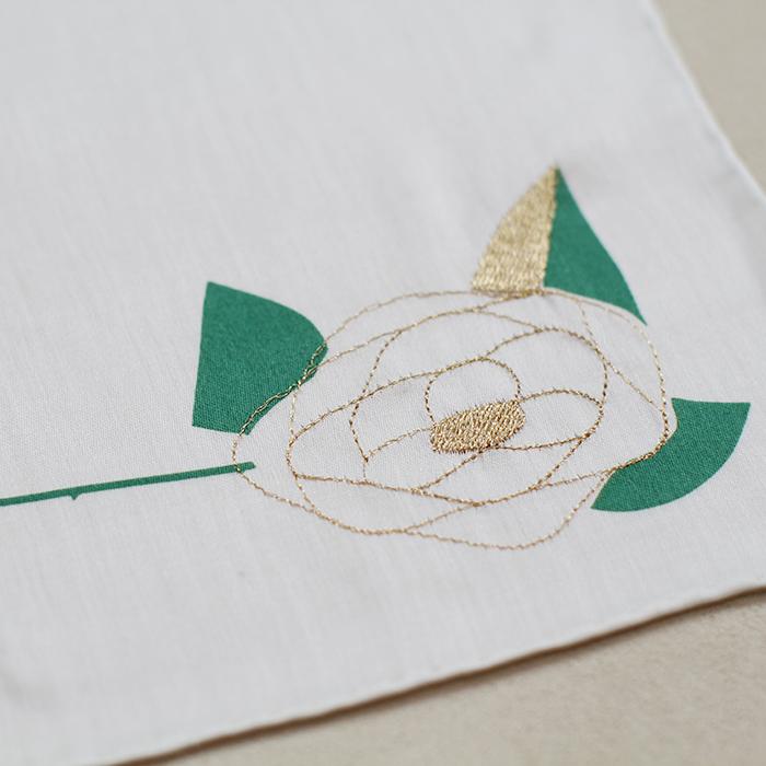 薔薇刺繍のハンカチ（ホワイト） - CLASSICS the Small Luxury